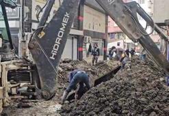 Kazı çalışmasında toprak altında kalan işçi kurtarıldı