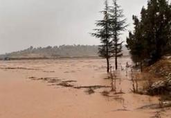 Mersin'de sağanak ve fırtına hayatı olumsuz etkiledi