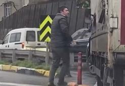 Küçükçekmece’de trafikte 'kaynak' tartışması: Otomobil sürücüsü kamyoneti yumrukladı