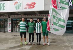 ‘Sevgililer Günü’ için Bursaspor bayrağıyla 10 kilometre koştular