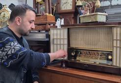 Kendisine hediye edilen radyo ile mesleğini bırakıp antikacı oldu