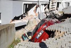 İzmir’de toprak kayması; 2 bina ve 7 araç zarar gördü