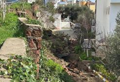Çanakkale’de sağanak nedeniyle sitenin istinat duvarı çöktü