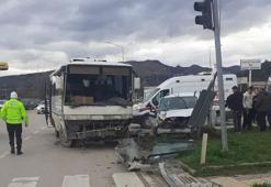 Hafif ticari araç ile midibüs çarpıştı: 6 yaralı