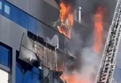 Kocaeli'de 7 katlı iş merkezinde yangın