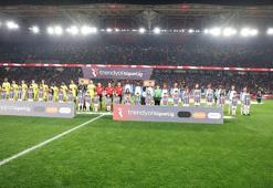 Fenerbahçe, Trabzonspor deplasmanında son 3 maçta olduğu gibi 3-2 kazandı