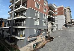 İzmir’de istinat duvarının çöktüğü sokakta çalışmalar sürüyor