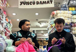 Hobisini iyiliğe dönüştürdü