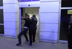 Bıçaklı kavgada yaralandı, hastanede sedyeden atlayıp basın mensuplarına saldırdı