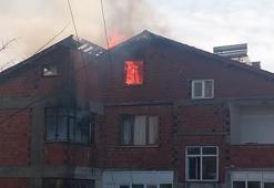 6 katlı binanın çatı katında yangın