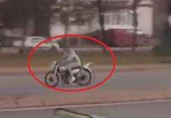 Trafikte motosikletiyle tehlikeli hareketler yapan sürücüye 71 bin TL ceza; o anlar kamerada