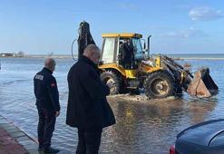 Enez'de deniz taştı; belediye ekipleri çalışma başlattı