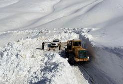 3 bin 300 rakımlı mezra yolunda karla mücadele sürüyor
