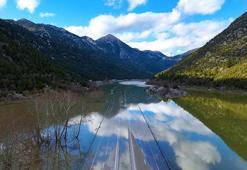 Yağmur suyu ile dolan Antalya- Konya yolu, ulaşıma kapandı