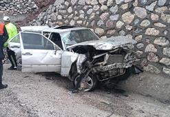 Elazığ’da bariyer ve istinat duvarına çarpan otomobilin sürücüsü öldü