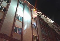 Silivri'de bina girişindeki elektrik trafosu yandı: 2 kişi dumandan etkilendi