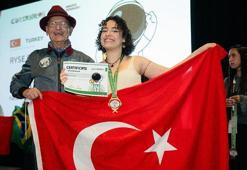 Hataylı lise öğrencisi Ayşe Naz, ABD'deki bilim olimpiyatında dünya birincisi oldu