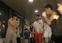 Gençleri kötü alışkanlıklardan uzak tutmak için açtığı salonda sporcu yetiştiriyor