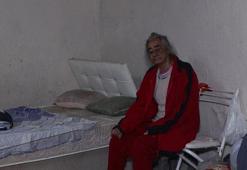 Tavanı çöken evde tek başına yaşayan KOAH hastası: Beni buradan kurtarın