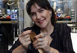 Şevval Sam, Trabzon hasırını işleyen kadınlara eşlik etti