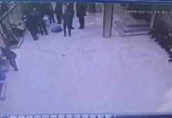 Sultangazi'de cami avlusunda dayısına kaldırım taşıyla saldırdı