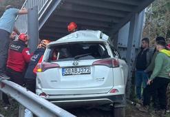 Otomobil, bariyere ve üst geçidin ayağına çarptı; sürücü öldü, babası yaralı