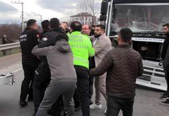 7 kişinin yaralandığı zincirleme kaza sonrası kavga çıktı; 2 gözaltı