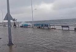 Gemlik'te deniz ile kara birleşti