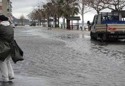 Kocaeli’de lodos; deniz taştı, yollar göle döndü