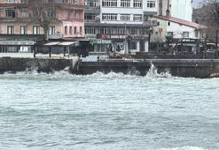 Amasra'da rüzgar; dalga boyu 2 metreye ulaştı