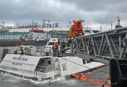 Gemide mahsur kalan 6 personel, sepetli merdivenle kurtarıldı