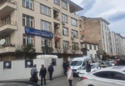 İfade vermeye gitti, polisin belindeki silahı alıp kendini vurdu