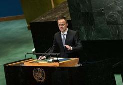 Macaristan, Ukrayna'ya yakıt sevkiyatını askıya aldı