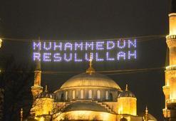 İstanbul'da ilk teravih namazı kılındı; mahyalar yakıldı