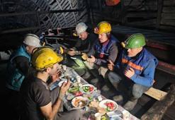Zonguldak’ta madenciler, yerin metrelerce altında ilk sahurunu yaptı