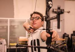 Oyuncak ok ve yay ile başladı, iki kez dünya ikincisi oldu