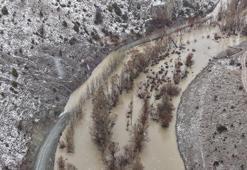 Sivas'ta Yıldız Irmağı taştı; araziler su altında kaldı, mezra yolu kapandı