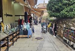 Antalya'nın tarihi ve turistik merkezi Kaleiçi'nde 'tente' krizi