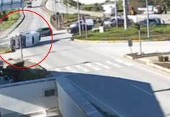 Cipe çarpmamak için sürücüsünün manevra yaptığı ambulans devrildi; 4 yaralı