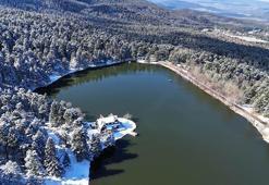 Beyaza bürünen Gölcük Tabiat Parkı dron kamerasında