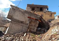 Adıyaman'da 2 katlı bina çöktü