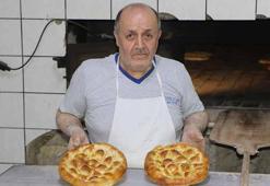 Fırın ustalarının 300 derece sıcakta pide mesaisi