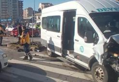 Kayseri'de otomobil ile minibüs çarpıştı: 14 yaralı