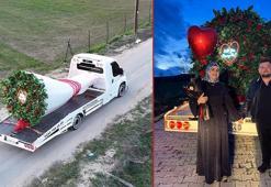 Oto kurtarıcı üzerine yerleştirdiği dev buketle evlilik teklifi etti