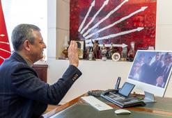 Özgür Özel, Adana'da Atatürk büstünü fırtınadan koruyan öğrencilerle görüştü