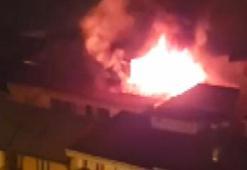 Esenyurt'ta 5 katlı binanın çatısı alev alev yandı