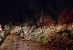 Bursa'da mahalle yolu heyelan nedeniyle ulaşıma kapandı