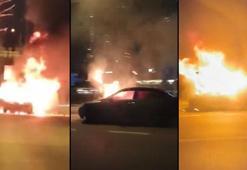 Kartal'da seyir halindeki otomobil alev alev yandı