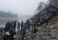 Nepal'de otobüs kazası: 19 ölü