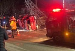 Yüksek gerilim hattı direğine çarpan kamyonetin sürücüsü ağır yaralandı